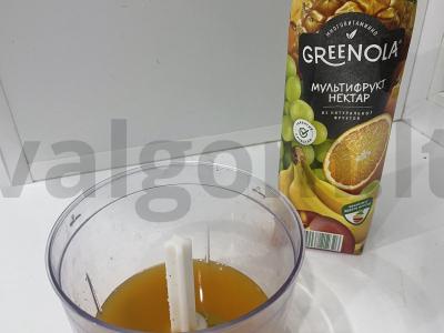 Kokteilis su vaniliniu sirupu ir ledais Žingsnis 1