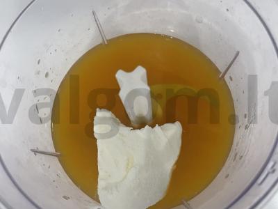 Kokteilis su vaniliniu sirupu ir ledais Žingsnis 2