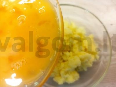 Bulvių kamuoliukai su krapais džiuvėsėliuose Žingsnis 2