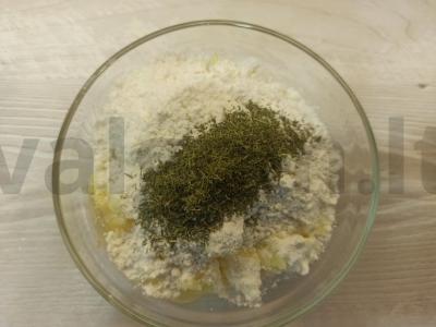 Bulvių kamuoliukai su krapais džiuvėsėliuose Žingsnis 3