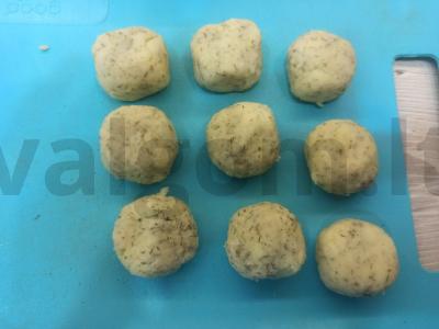 Bulvių kamuoliukai su krapais džiuvėsėliuose Žingsnis 4