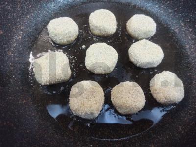 Bulvių kamuoliukai su krapais džiuvėsėliuose Žingsnis 6