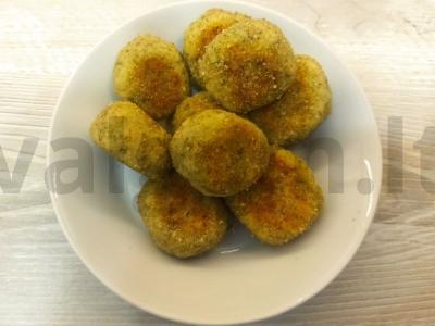 Bulvių kamuoliukai su krapais džiuvėsėliuose pagrindine nuotrauka