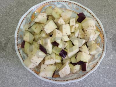 Salotas su keptais baklažanais ir aštriu grietinės padažu Žingsnis 4