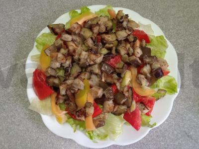 Salotas su keptais baklažanais ir aštriu grietinės padažu Žingsnis 8