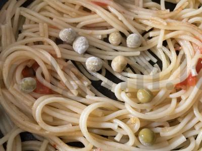 Spagečiai su smulkintu pomidoru ir žaliaisiais žirneliais Žingsnis 6