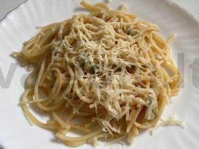 Spagečiai su smulkintu pomidoru ir žaliaisiais žirneliais pagrindine nuotrauka