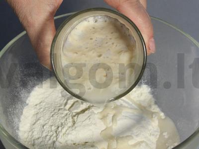 Pica su rūkytomis dešromis ir kaparėliais Žingsnis 2