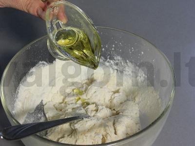 Pica su rūkytomis dešromis ir kaparėliais Žingsnis 3