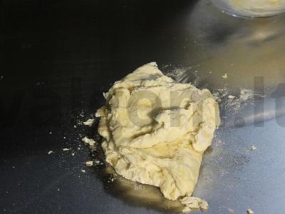 Pica su rūkytomis dešromis ir kaparėliais Žingsnis 4