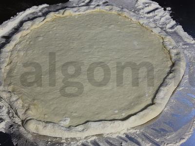 Pica su rūkytomis dešromis ir kaparėliais Žingsnis 7