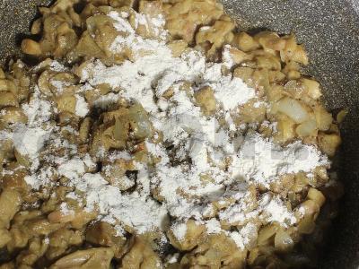 Kepti sviestiniai grybai grietinėlės padaže su bulvėmis Žingsnis 8