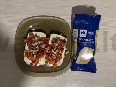 Greitas desertas iš vanilinio ledų, braškių ir lazdyno riešutų Žingsnis 6