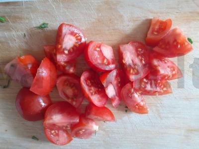 Salotas su pomidorais, žolelėmis ir majonezo padažu Žingsnis 2