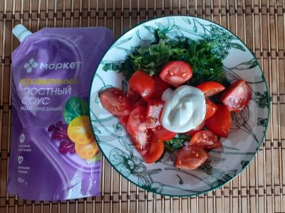 Salotas su pomidorais, žolelėmis ir majonezo padažu Žingsnis 3