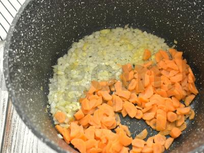 Plovas su daržovėmis ir vištiena vakarienei Žingsnis 1