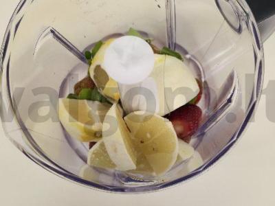 Mojitas „Namų“ su braškėmis ir citrina Žingsnis 4