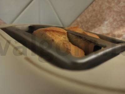 Salotas su marinuotais cukinijomis, pomidorais ir sūriu Žingsnis 1