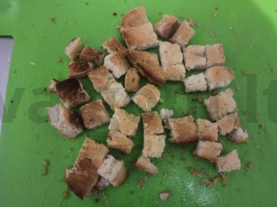 Salotas su marinuotais cukinijomis, pomidorais ir sūriu Žingsnis 4