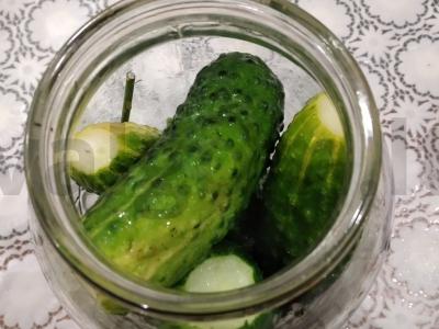 Traškūs šaltai marinuoti agurkai Žingsnis 3