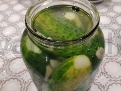 Traškūs šaltai marinuoti agurkai Žingsnis 4
