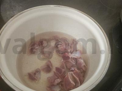 Šiltas salotas su vištienos skrandžiais Žingsnis 2