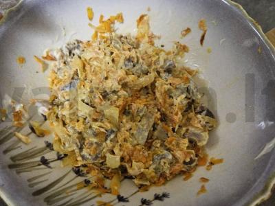 Šiltas salotas su vištienos skrandžiais pagrindine nuotrauka