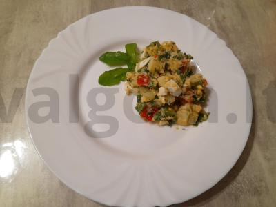 Daržovių salotas su rukola pagrindine nuotrauka