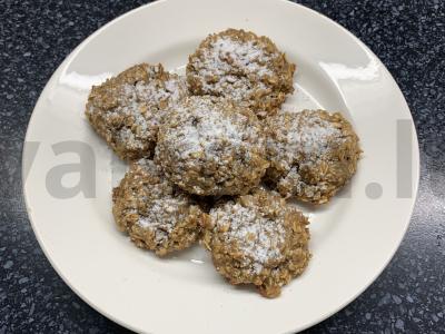 Avižiniai sausainiai su obuolių tyre arbatai pagrindine nuotrauka