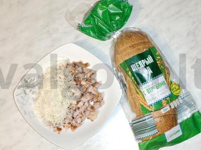 Karšti sumuštiniai su vištiena ir sūriu Žingsnis 3