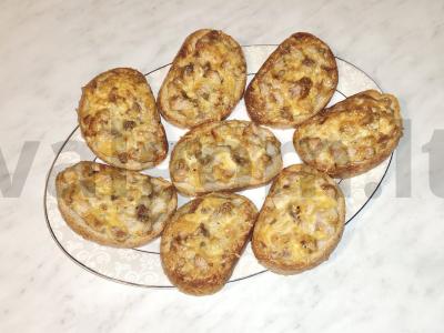 Karšti sumuštiniai su vištiena ir sūriu pagrindine nuotrauka