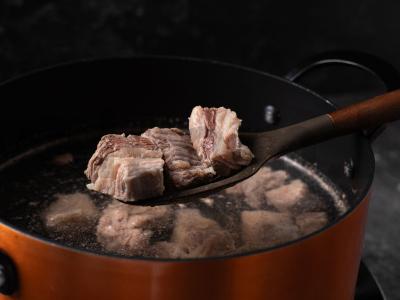 Harcho su jautiena ir ryžiais Žingsnis 1