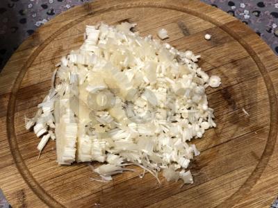 Kotletai su enoki grybais Žingsnis 1