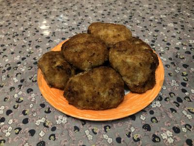 Kotletai su enoki grybais pagrindine nuotrauka