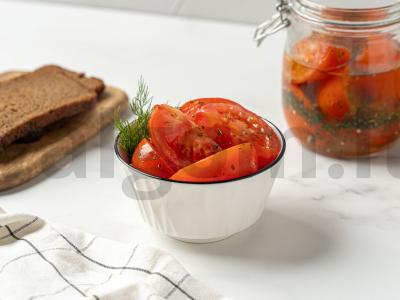 Marinuoti pomidorai šaltu būdu pagrindine nuotrauka