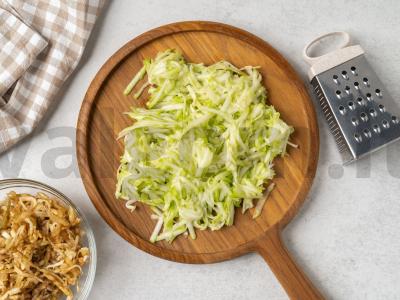 Cukinijų ir baklažanų bulviniai blynai Žingsnis 1