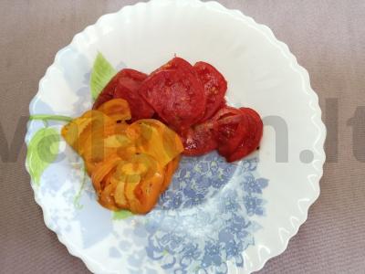 Pica su midijomis ir krabų lazdelėmis ant mielinės tešlos Žingsnis 3