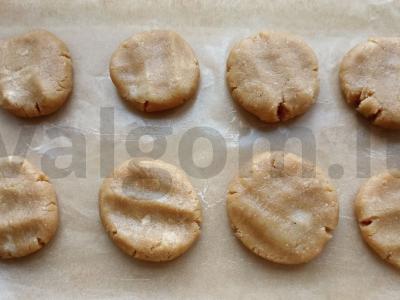 Beigluteniai ir be cukraus migdolų sausainiai Žingsnis 3