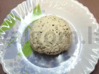 Švelnus naminis sūris su itališkais prieskoniais pagrindine nuotrauka