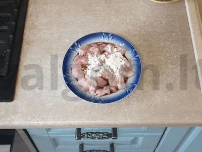 Kinietiška vištiena su žemės riešutais ir daržovėmis Žingsnis 2