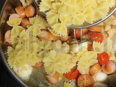 Farfalle su dešrelėmis ir mocarela Žingsnis 10