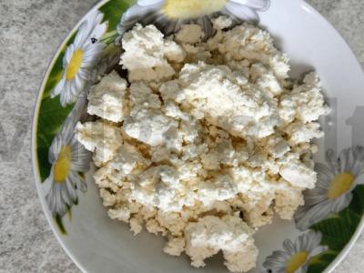 Saldūs trikampiai iš lavašo ir varškės su cukatais Žingsnis 2