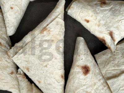 Saldūs trikampiai iš lavašo ir varškės su cukatais Žingsnis 7