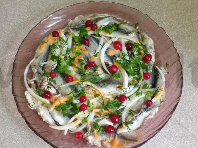 Silkė su garstyčių padažu, žolelėmis ir spanguolėmis Žingsnis 6