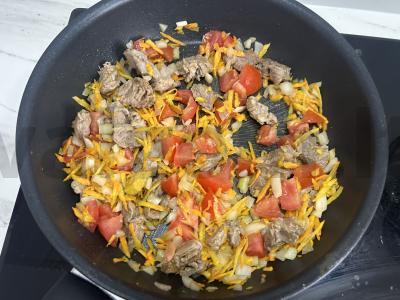 Bulguras su daržovėmis ir jautiena puoduose Žingsnis 3