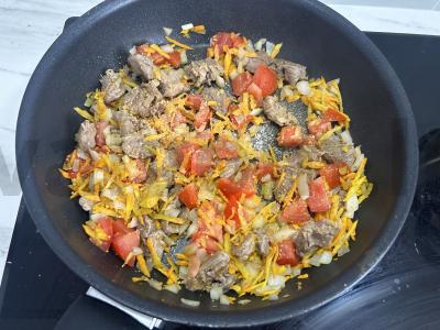 Bulguras su daržovėmis ir jautiena puoduose Žingsnis 4