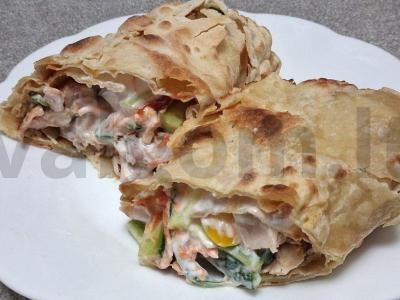 Šašlykas su vištiena ir geltonais pomidorais pagrindine nuotrauka