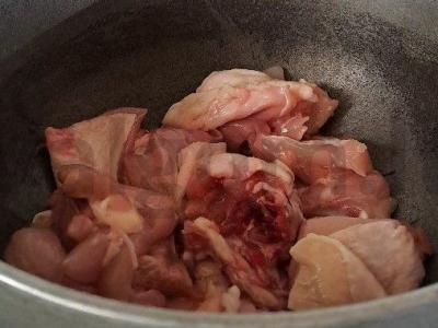 Plovas su vištiena iš dviejų rūšių ryžių Žingsnis 3