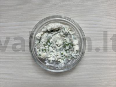 Krekeriai su varškės ir žolelių užtepėle Žingsnis 3