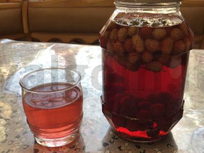 Vyšnių ir šilkmedžio kompotas pagrindine nuotrauka